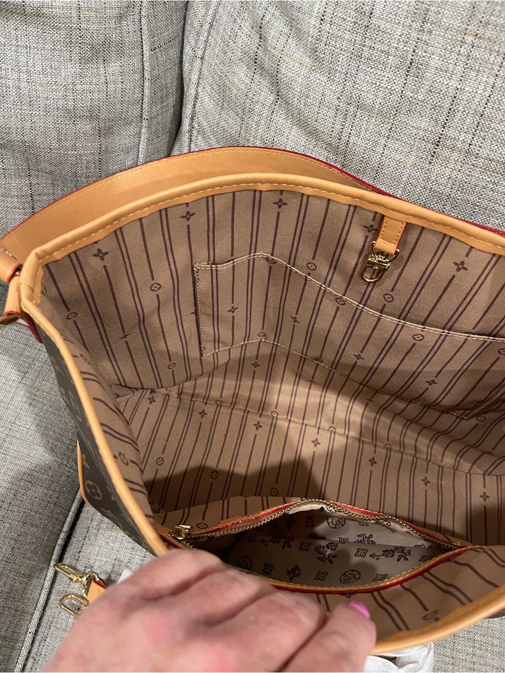 Louis Vuitton knock-off Monogram Canvas Shoulder Bag - Picture 5 of 16